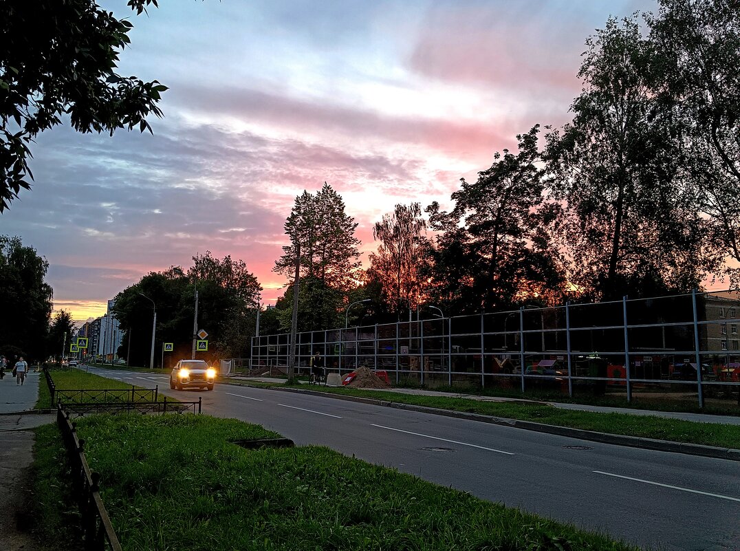 Закатное небо в городе - Мария Васильева