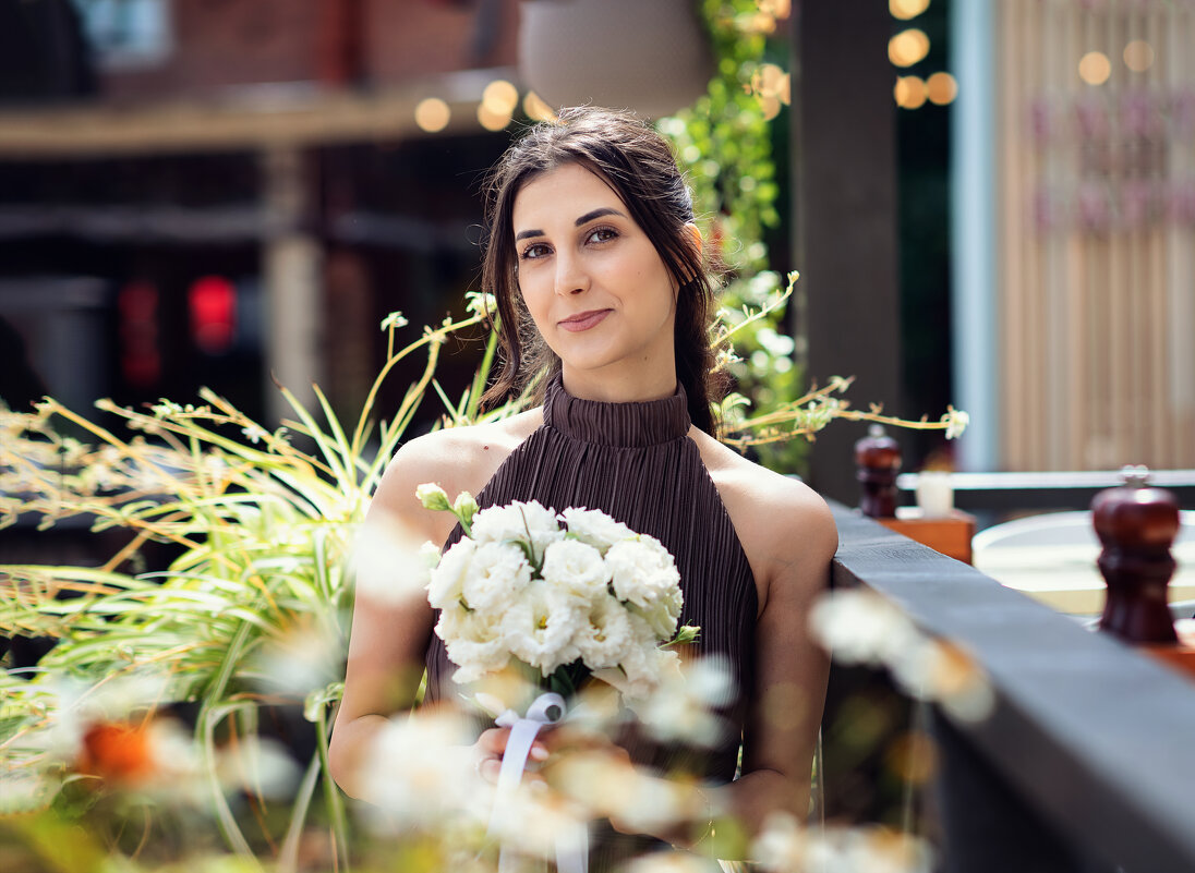 Девушка с цветами - Лилия . Девушка с цветами - Лилия .