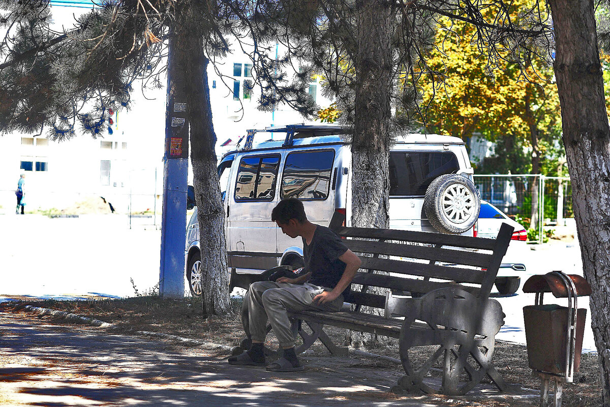 В тени - Юрий Гайворонскiий