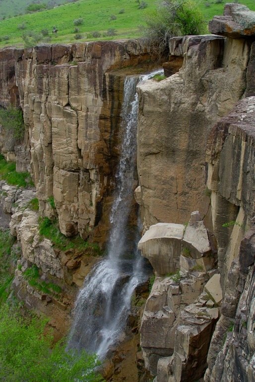 ВОДОПАД с всадником. - Виктор Осипчук ВОДОПАД с всадником. - Виктор Осипчук