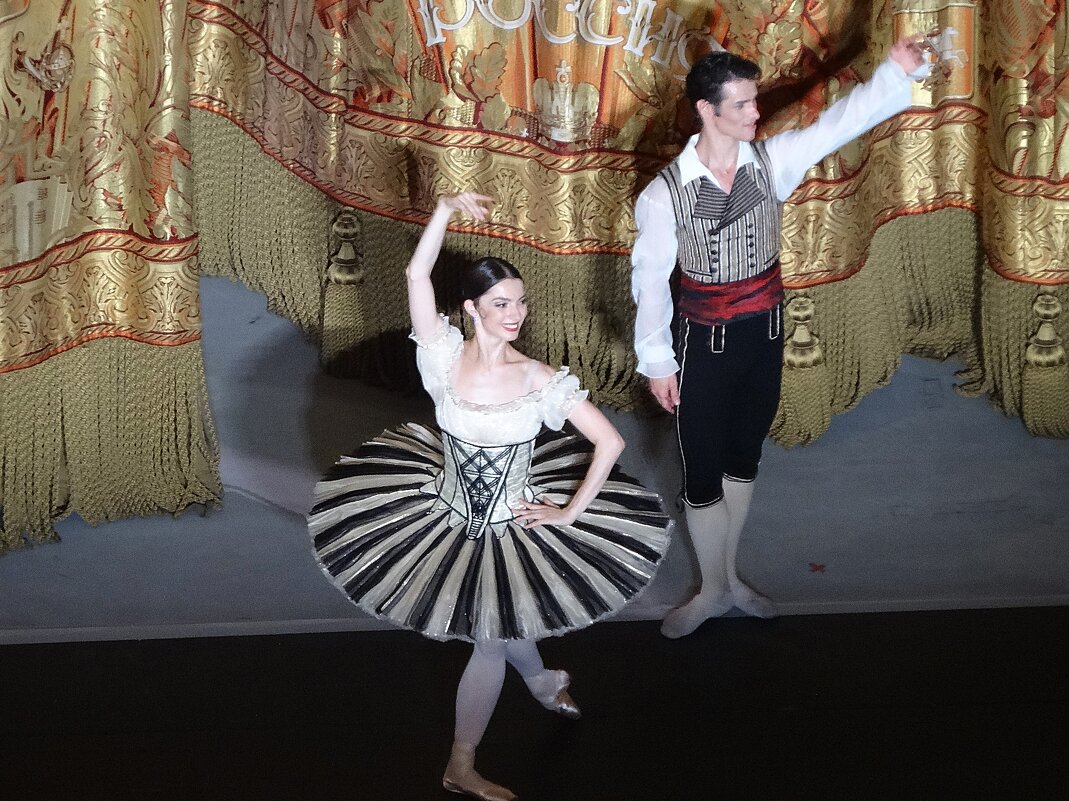 После спектакля - Лидия Бусурина