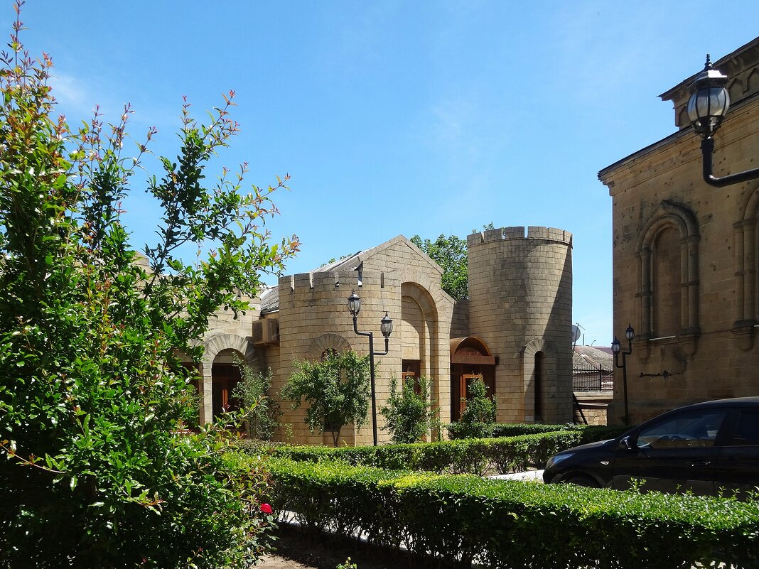 Территория Церкви Святого Всеспасителя в Дербенте - Лидия Бусурина