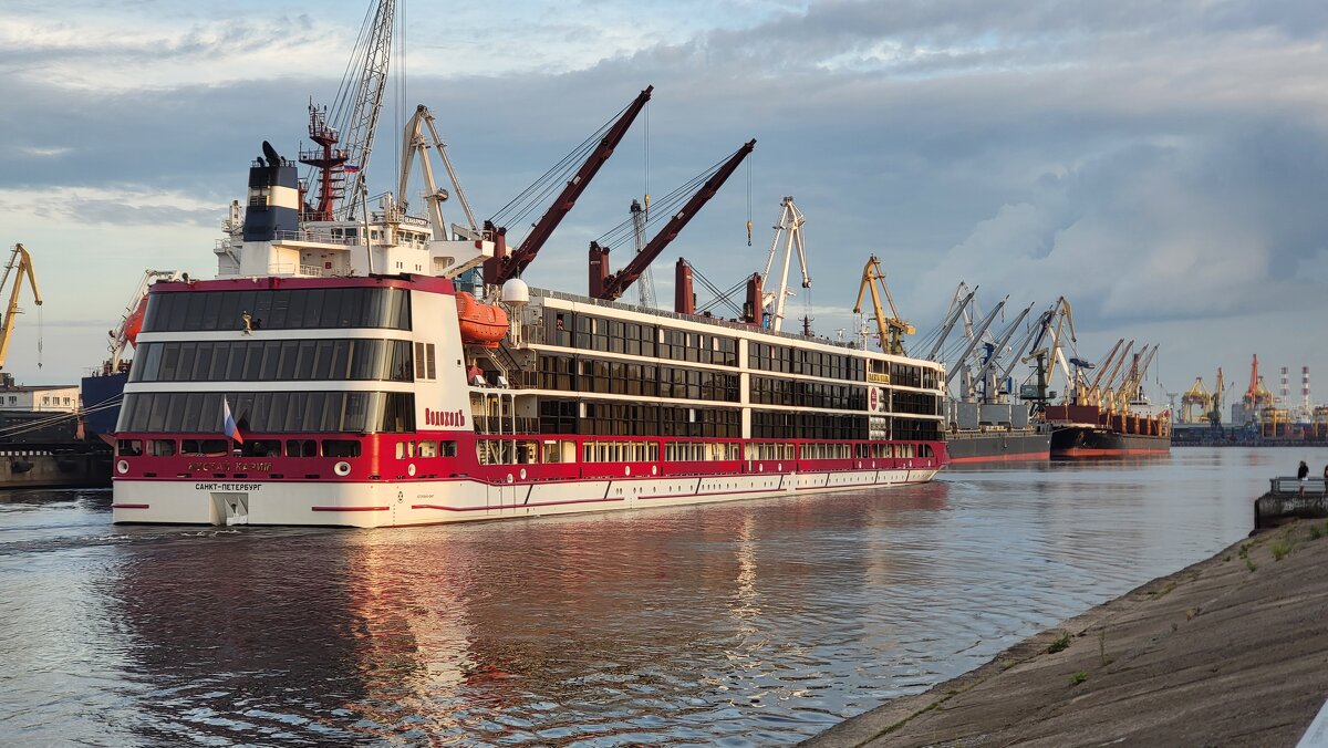 "Мустай Карим" в Морском канале. - ast62 "Мустай Карим" в Морском канале. - ast62