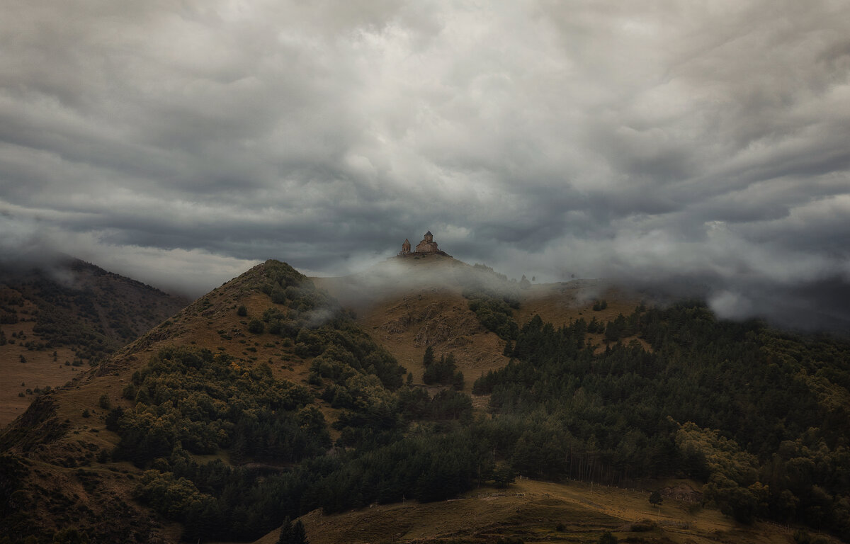 Троицкая церковь. Гергетис Цминда Самеба. - Лилия .