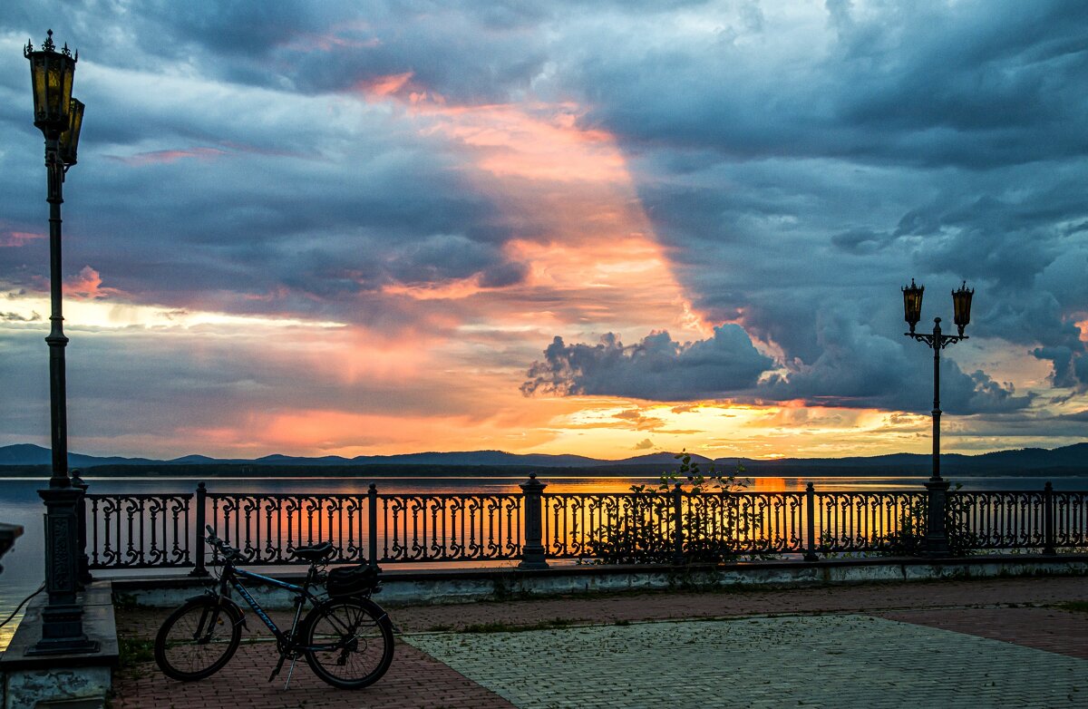 ... - Dmitry Ozersky