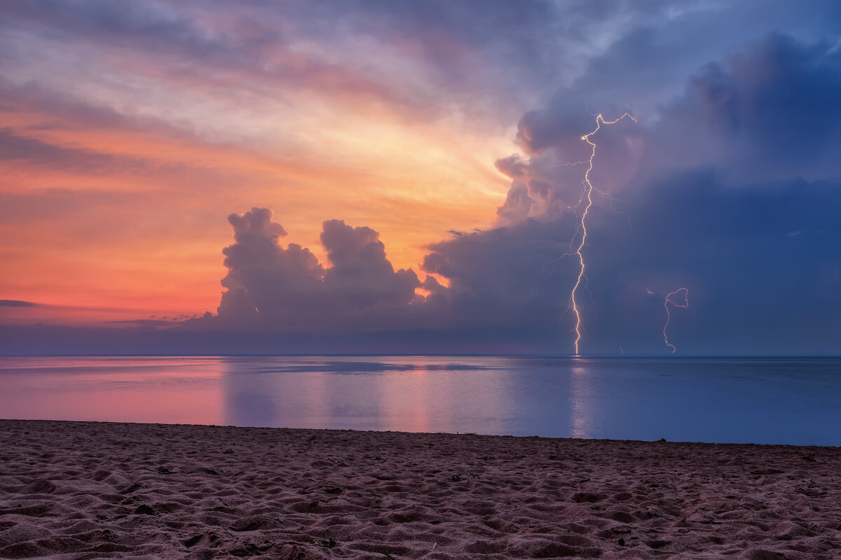 Гроза после заката - Владимир Колесников