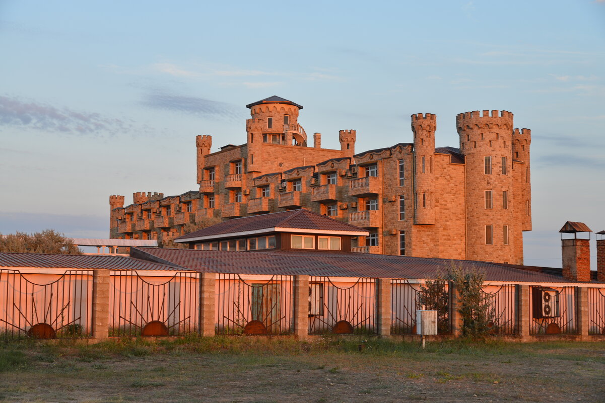 замок - Юрий Бичеров замок - Юрий Бичеров