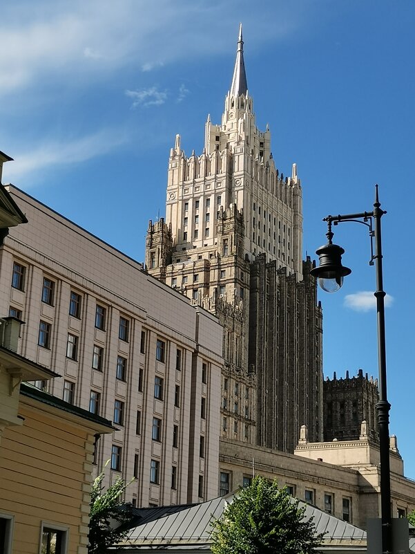Здание МИД России со стороны Денежного переулка. Млсква - Любимова Ольга 