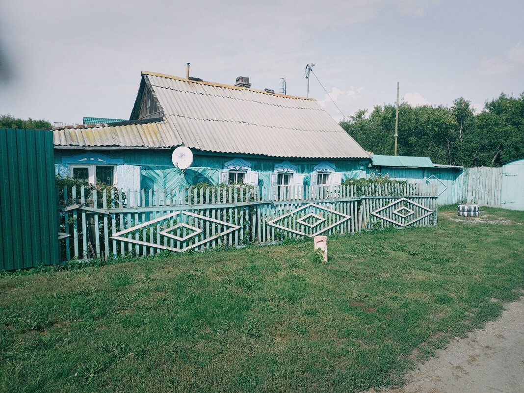 Чуть осовремененный деревенский домик. - Игорь Солдаткин