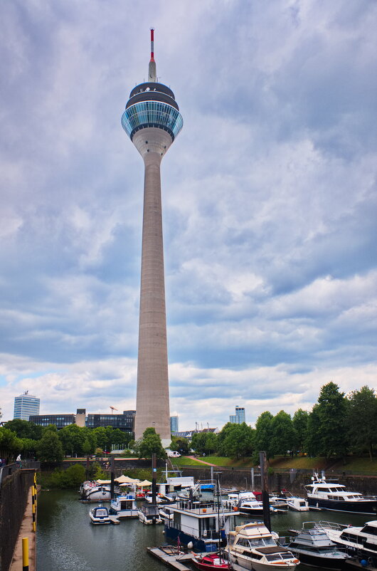 *** - Witalij Löwin