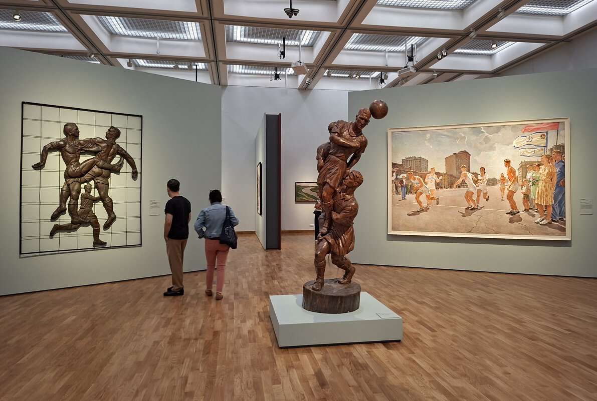 На выставке Александра Дейнеки - ИРЭН@ .