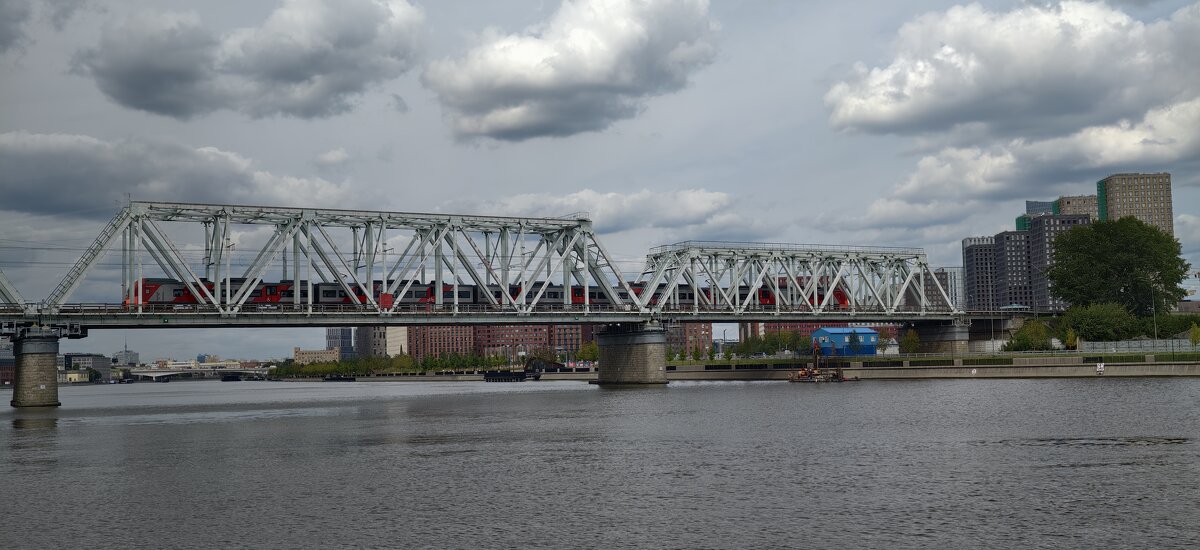 Речная прогулка на электрическом трамвайчике от ЗИЛа до Печатников и обратно - <<< Наташа >>>