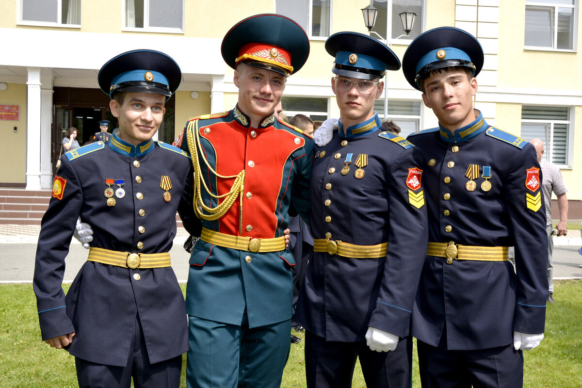 Виктор закончил кадетское училище - Дмитрий Петренко