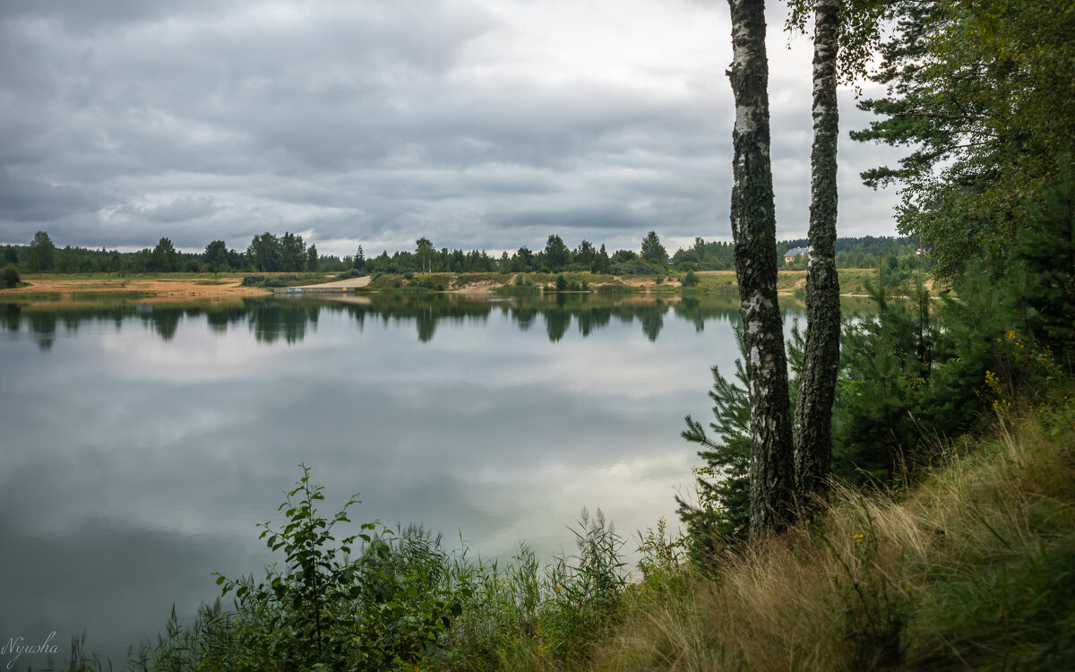 У озера - Nyusha .