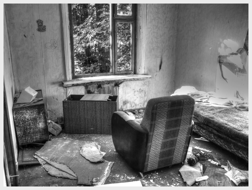 Тут боле не живут. - Дмитрий Янтарев