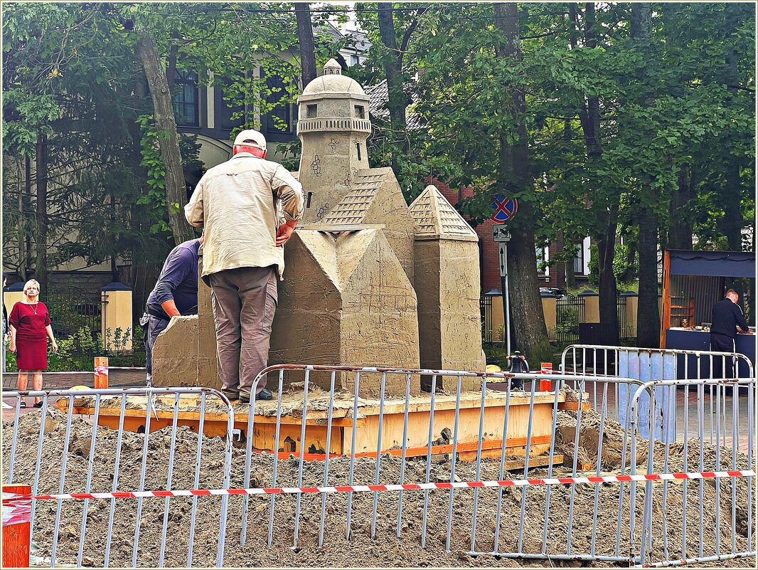 Стройка песочного замка. - Валерия Комова Стройка песочного замка. - Валерия Комова