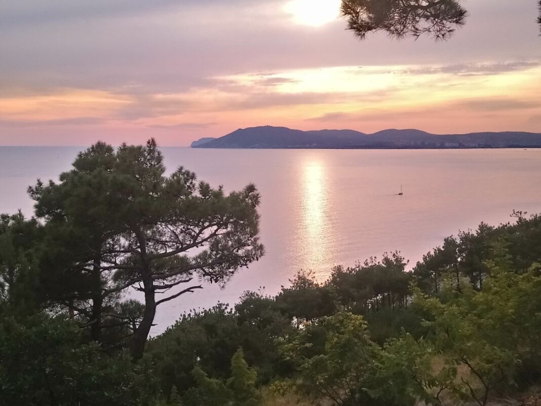 "Пусть в твои окна смотрит беспечный..." - Хватова Марина "Пусть в твои окна смотрит беспечный..." - Хватова Марина