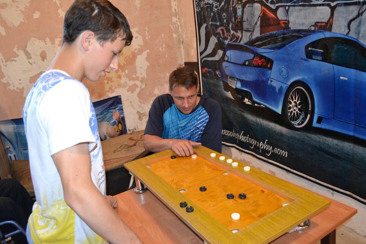 Играем в карром - Андрей Хлопонин