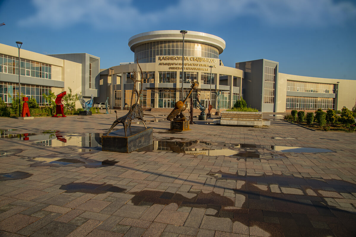 На площади - Анатолий Чикчирный