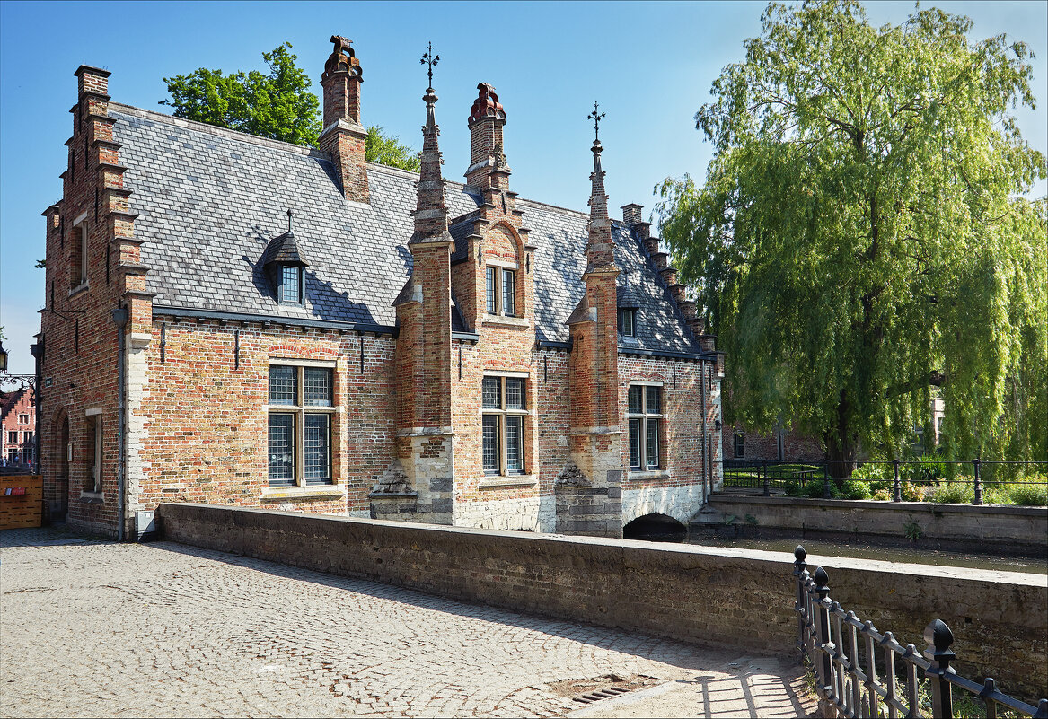 Дом над каналом. - Валерий Готлиб