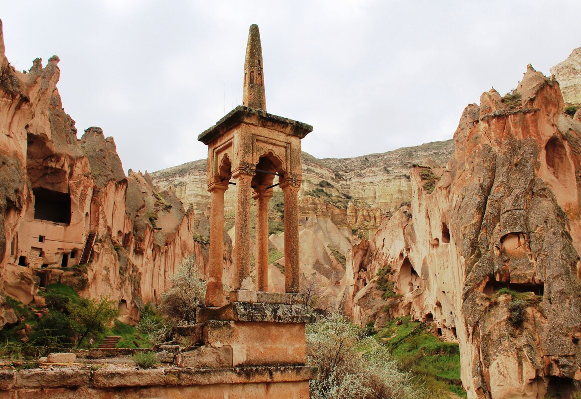 Вход в подземный город - Сергей Никифоров
