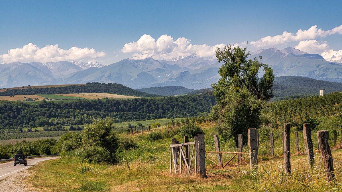Предгорный пейзаж - Константин Бобинский