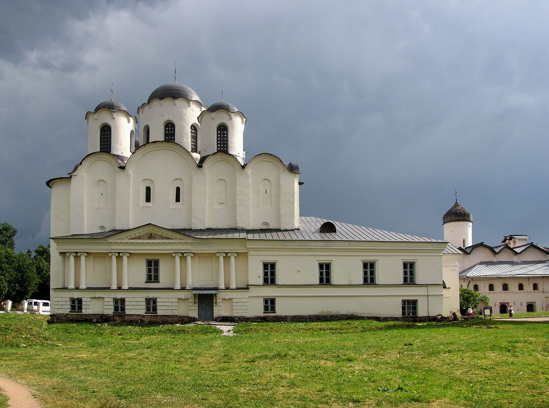 Никольский (Николо-Дворищенский) собор и Церковь Жен Мироносиц - Александр Ильчевский 