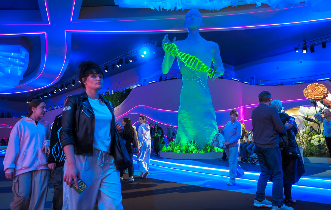 Зарисовка из Гостинного Двора - юрий поляков