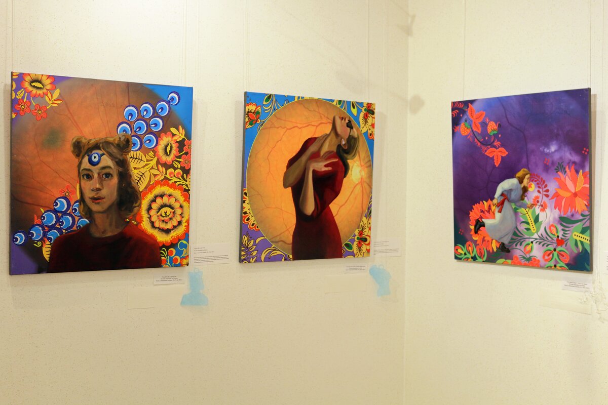 На выставке работ Миры Аргуновой - Ольга 