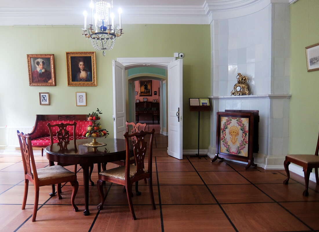 Столовая усадебного дама. - Люба Столовая усадебного дама. - Люба