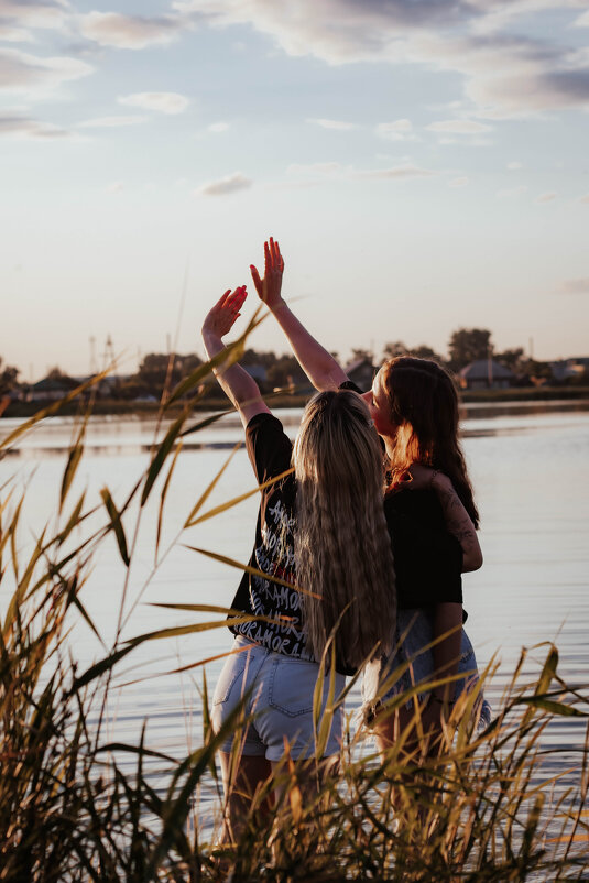Подружки на закате - Валерия .