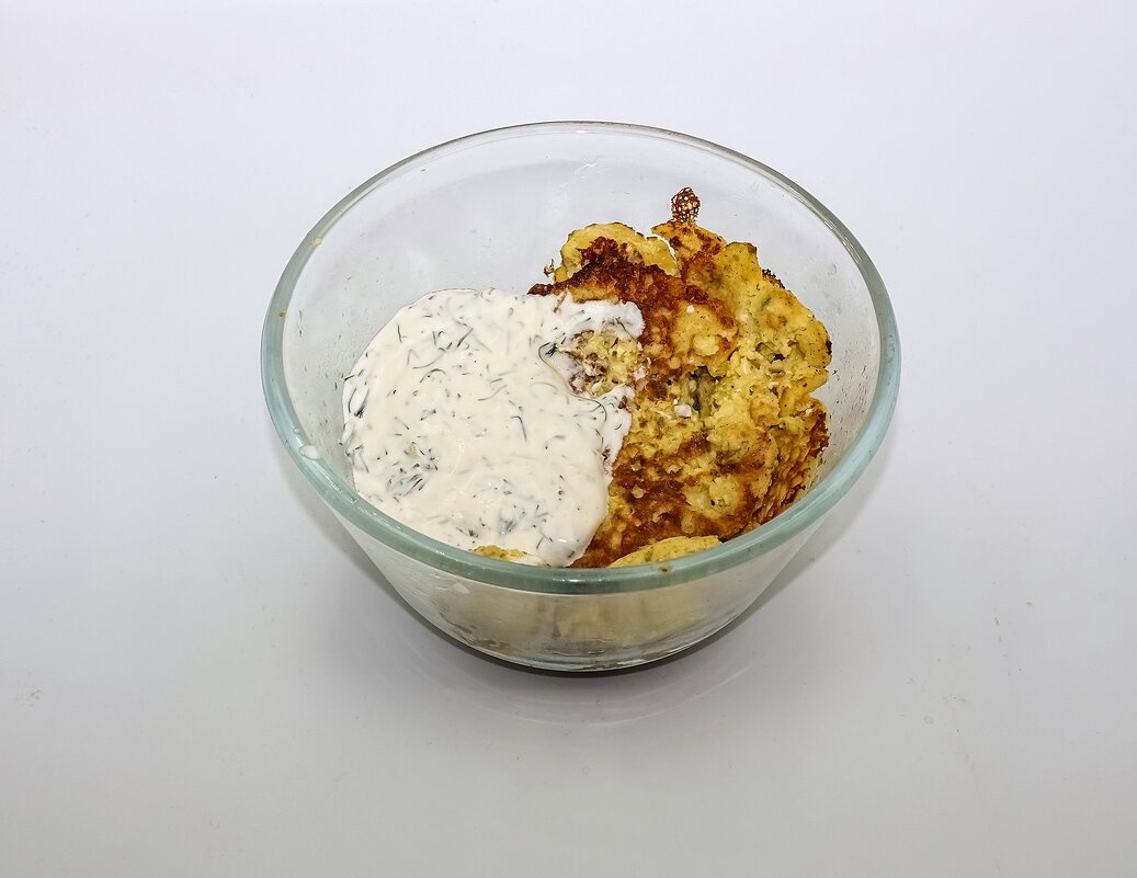 Оладушки из кабачков с сыром со сметанным соусом - Валерий Иванович