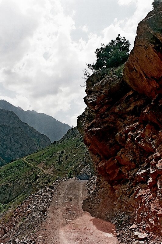 ДОЛИНА ОЙГАИНГА. - Виктор Осипчук ДОЛИНА ОЙГАИНГА. - Виктор Осипчук