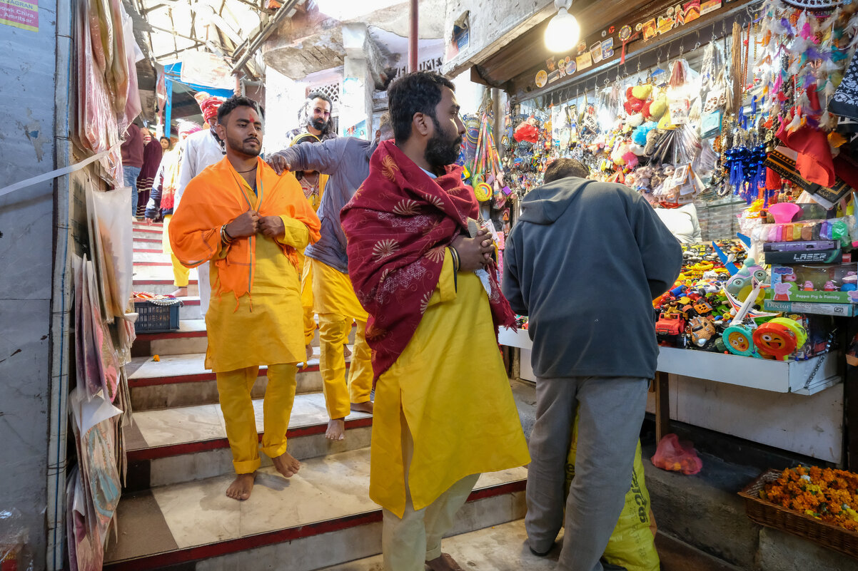 Возвращают из храма - Георгий А Возвращают из храма - Георгий А