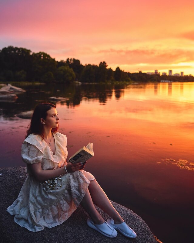 Девушка на закате - Александр Морозов