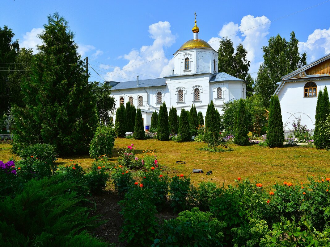 Алатырь. Подворье Киево-Николаевского Новодевичьего монастыря. - Пётр Чернега
