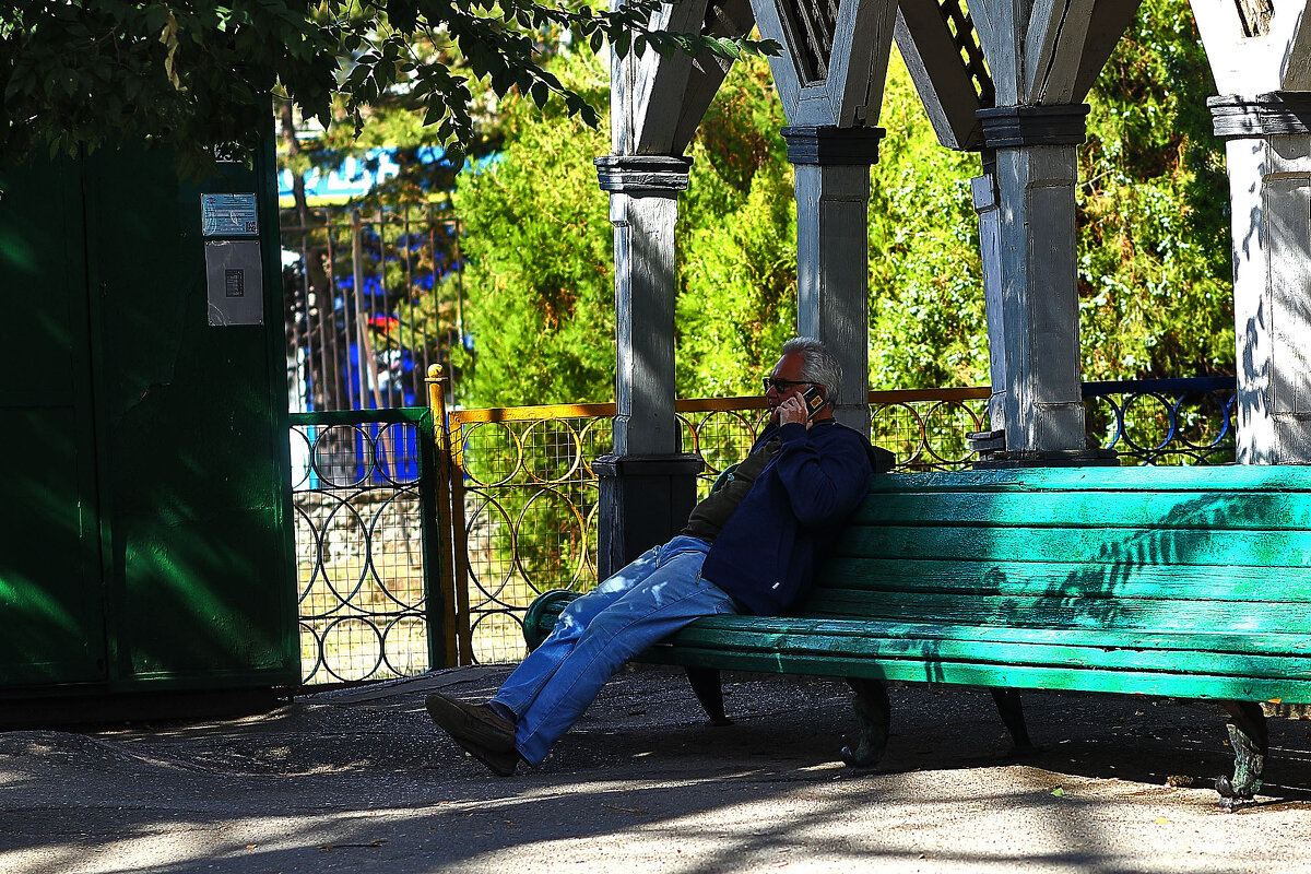 Пенсионер на лавочке - Юрий Гайворонскiий