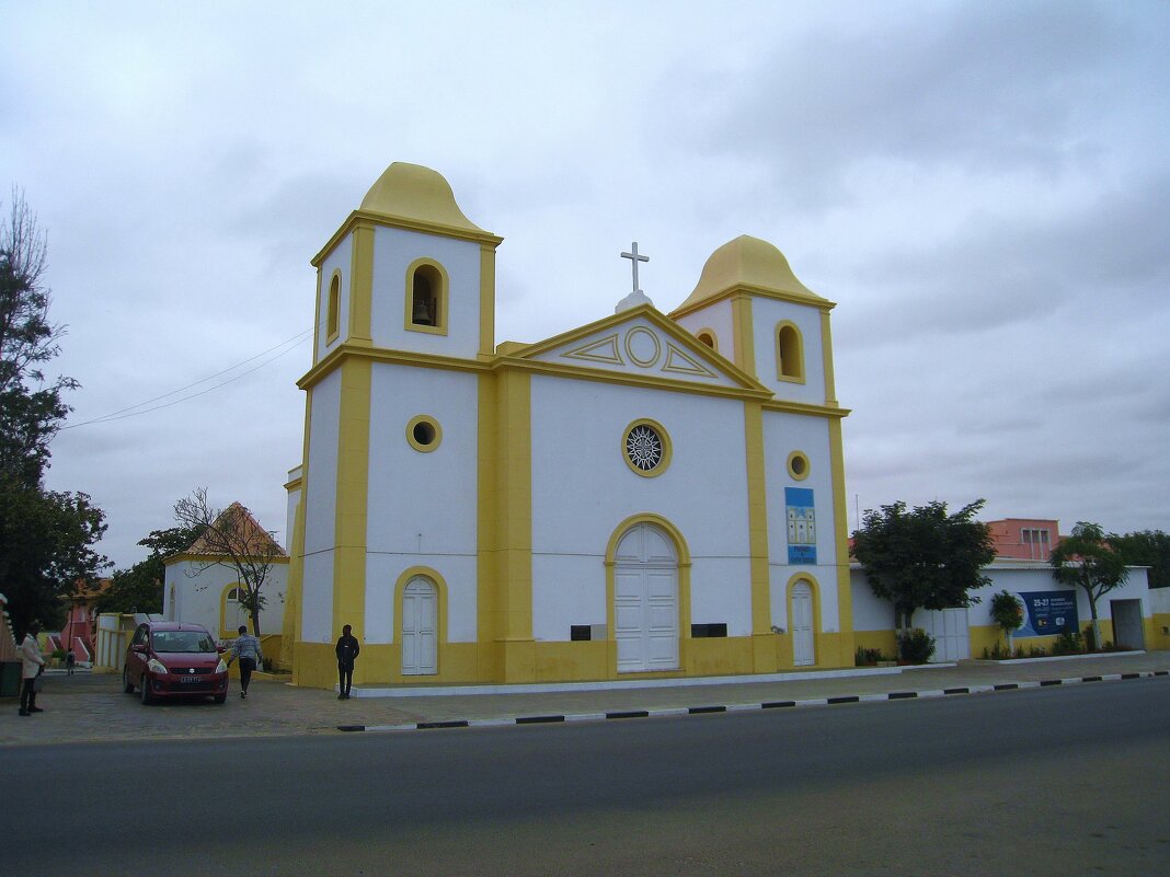 Католическая церковь Святого Адриана в городе Намибе, Ангола. - unix (Илья Утропов)