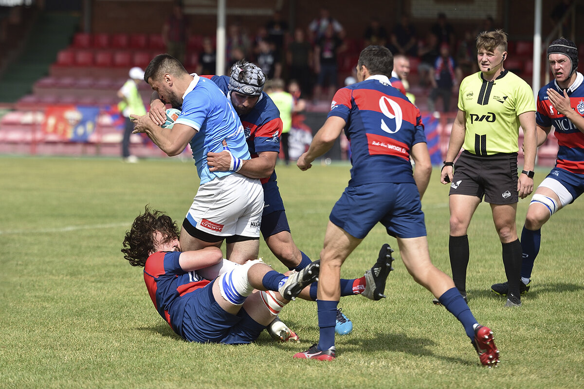 В борьбе за мяч! - Александр Гриднев
