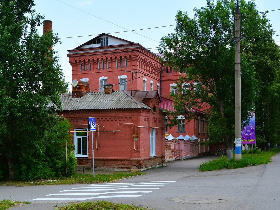Алатырь. Здание бывшей винной монополии. - Пётр Чернега Алатырь. Здание бывшей винной монополии. - Пётр Чернега
