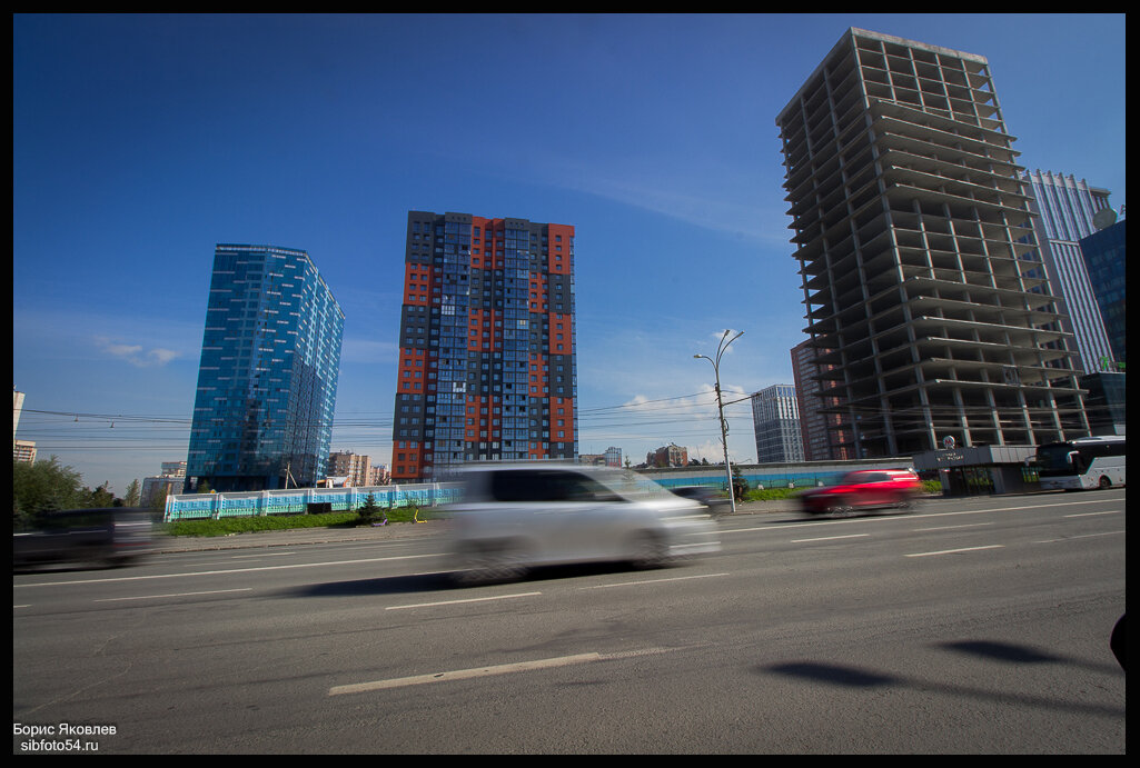 Город вверх теперь растёт. - Борис Яковлев