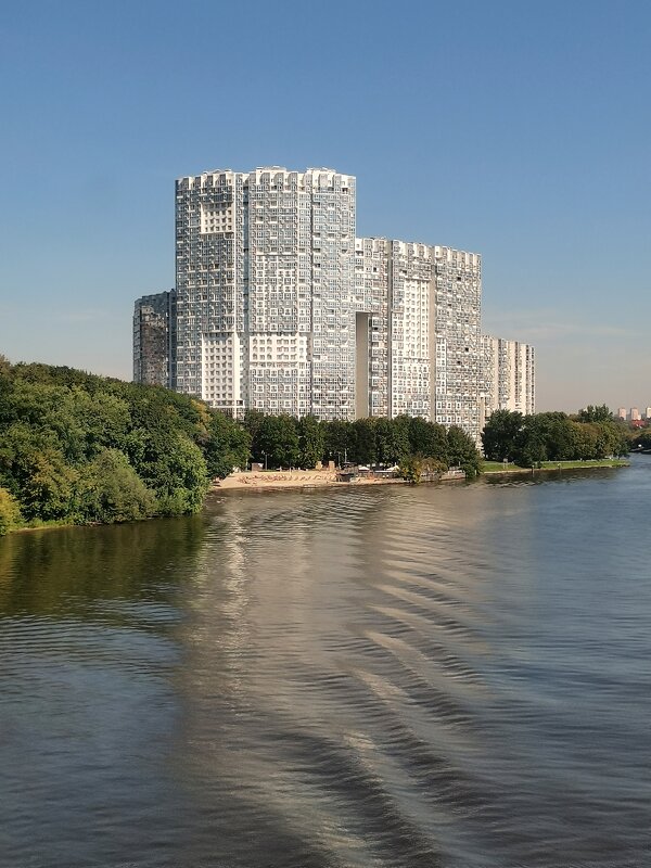 Утро. Воскресенье. Август. - Любимова Ольга 