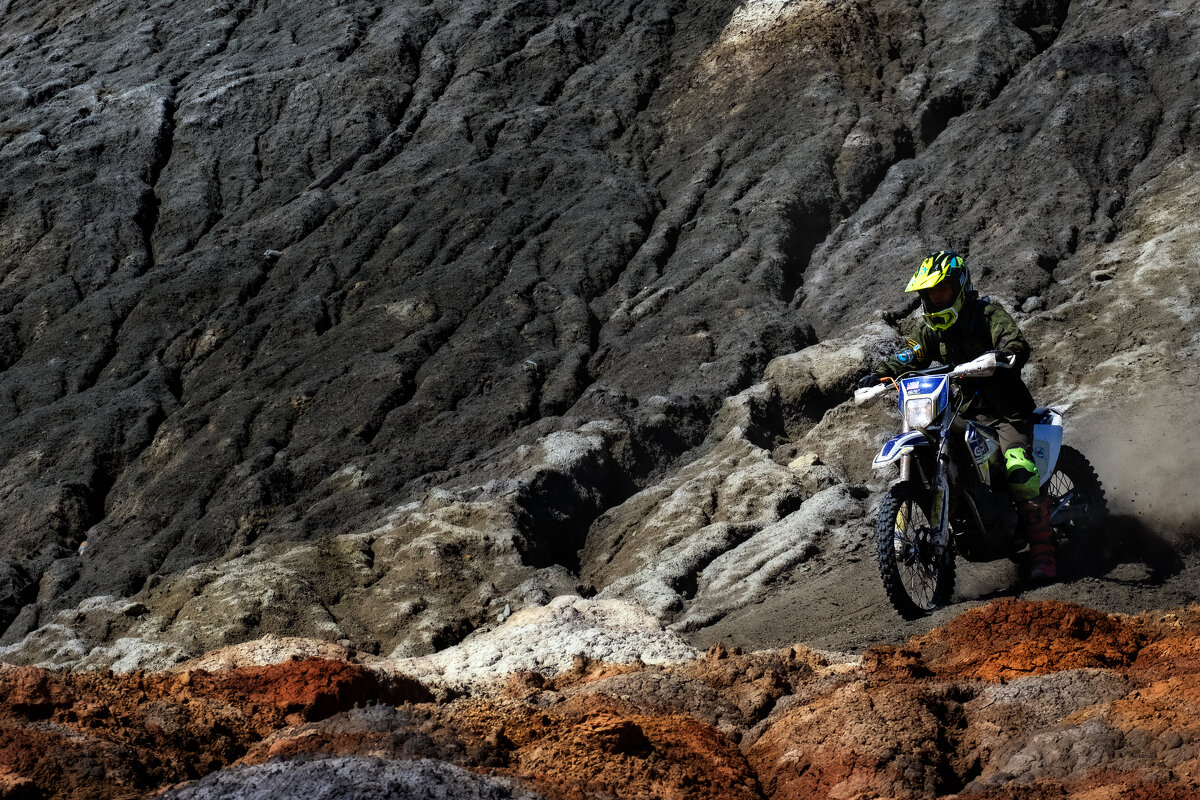 БАЙКЕРЫ НА УРАЛЬСКОМ МАРСЕ - Александр БАЙКЕРЫ НА УРАЛЬСКОМ МАРСЕ - Александр