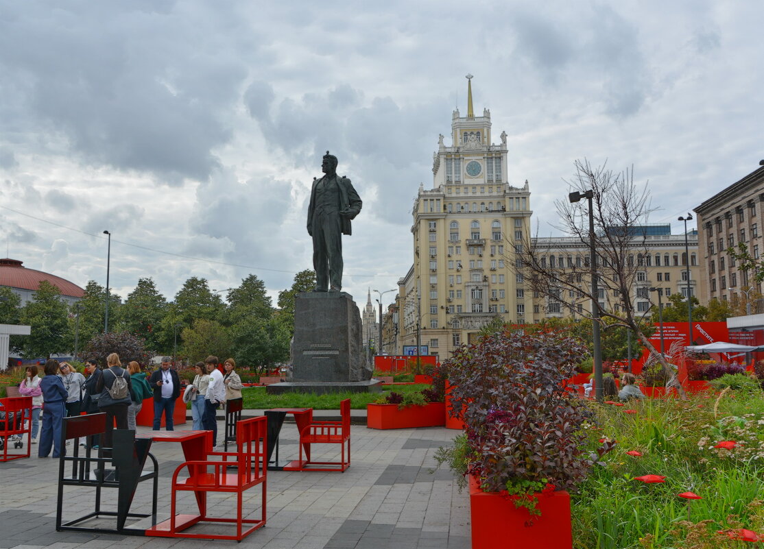 На Триумфальной площади - Анастасия Смирнова