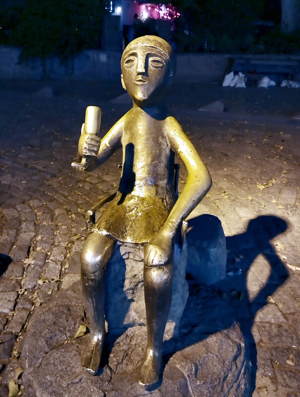 Грузия.  Памятник Тамаде в Тбилиси. - Ольга Довженко