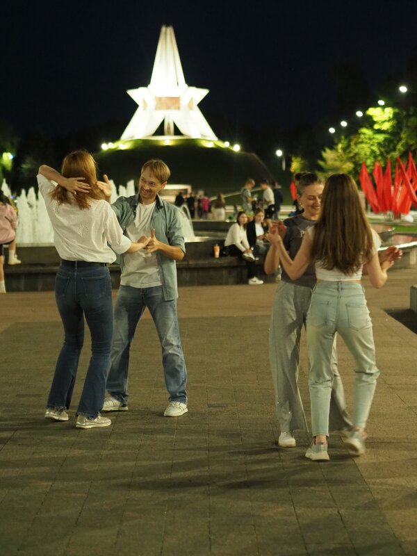 И танцы до поздна - Евгений 