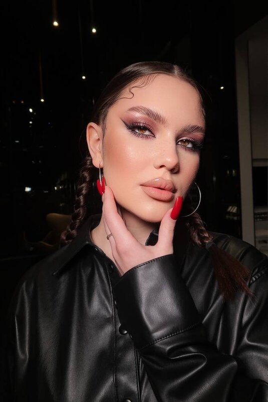 Model2 - Creative Uni