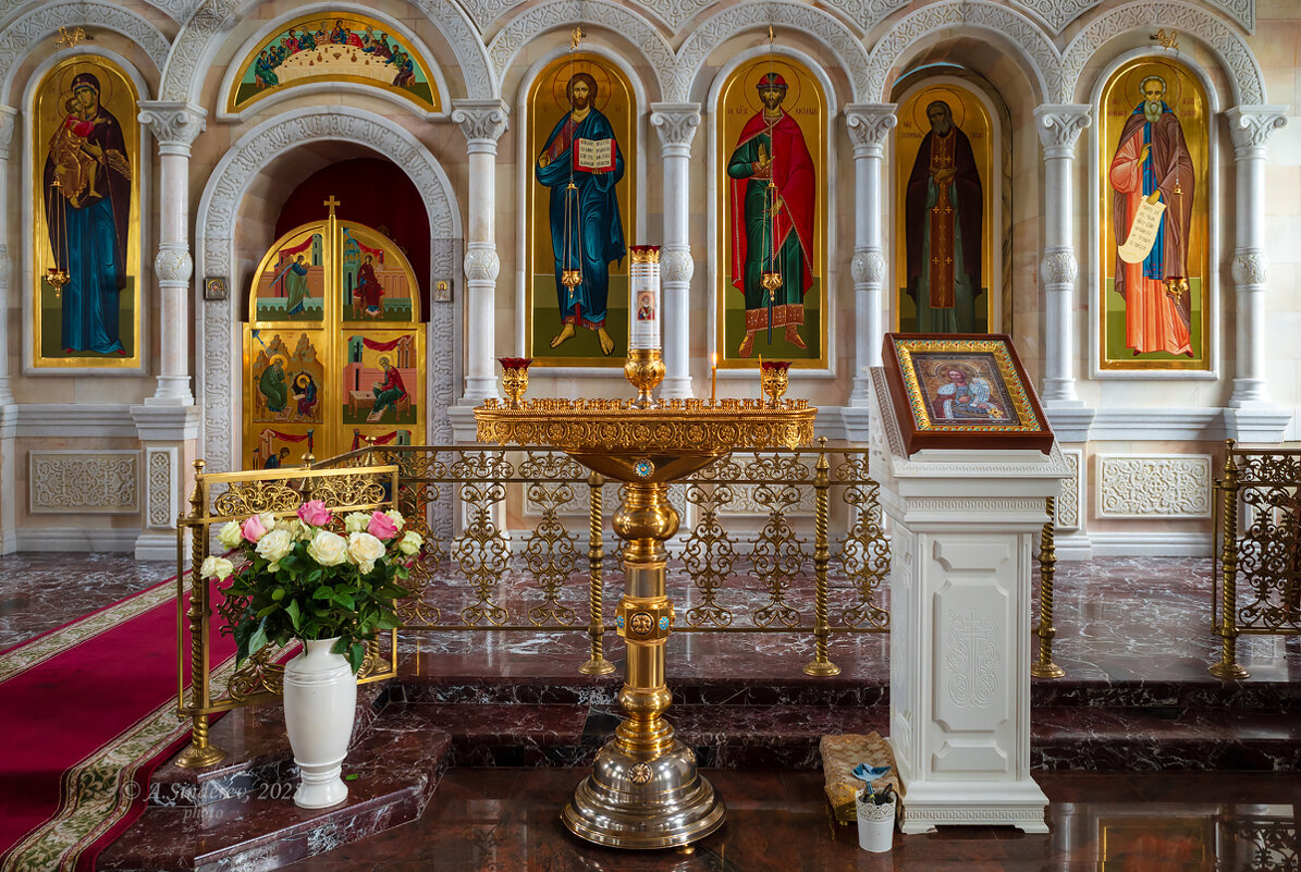 В церкви Александра Невского - Александр Синдерёв