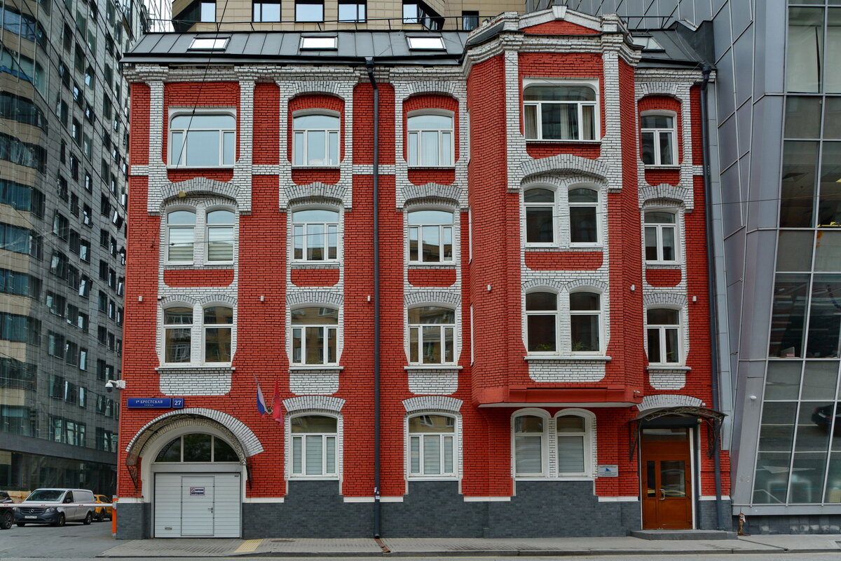 Доходный дом на 1- Брестской улице - Анастасия Смирнова Доходный дом на 1- Брестской улице - Анастасия Смирнова