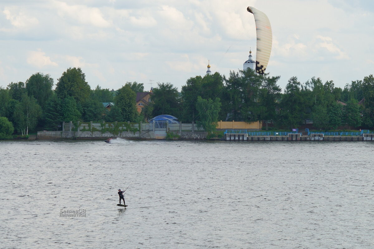 С воздушным змеем - Сергей Беляев